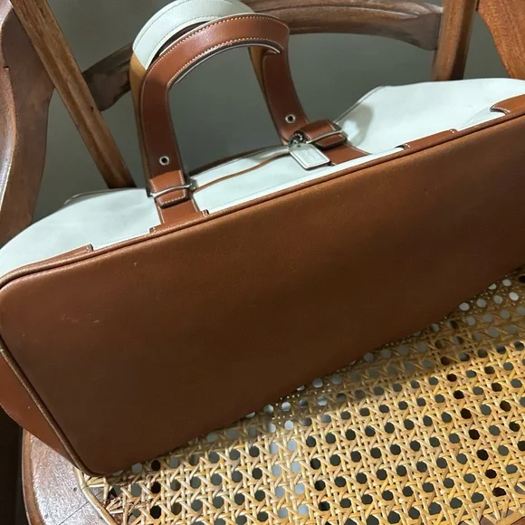 Vintage 2000's Coach Soho Shopper Cream and Brown Leather Carryall - Picture 6 of 11